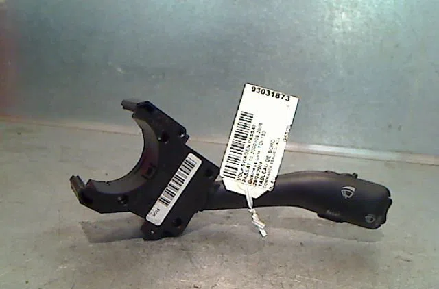 Commande essuie glace VOLKSWAGEN PASSAT 2004 occasion — photo 2