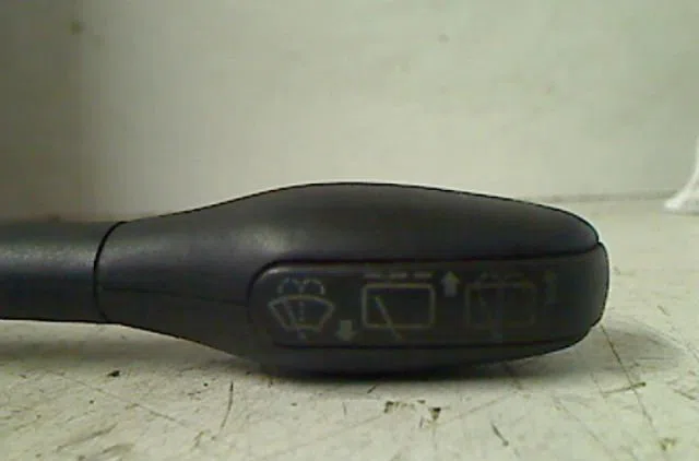 Commande essuie glace VOLKSWAGEN PASSAT occasion — photo 2