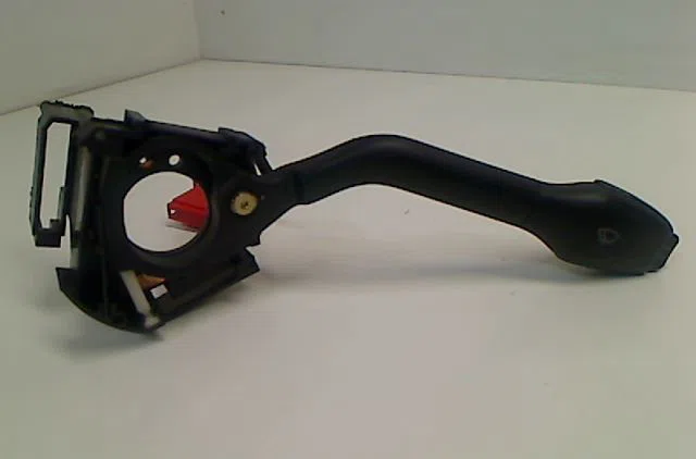 Commande essuie glace VOLKSWAGEN POLO III  1.4i 8v 60ch occasion — photo 2