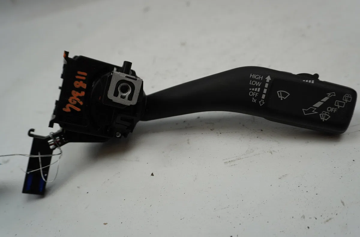 Commande essuie glace Volkswagen TOURAN (1T1, 1T2) 1.9 tdi (2003-2004) 5 portes occasion