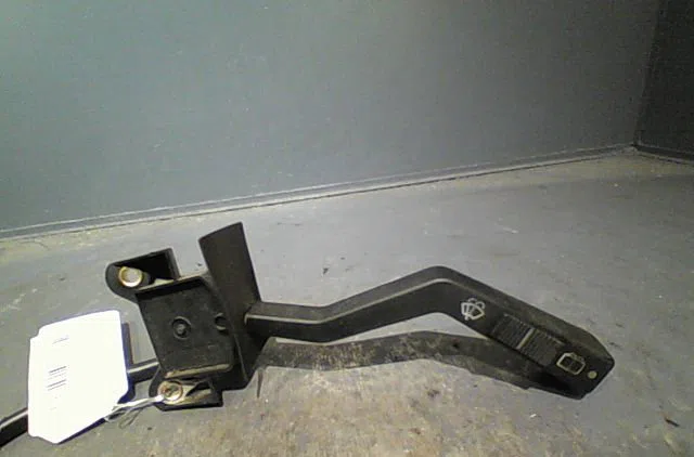 Commande essuie glace Volvo 940 II Break (945) 2.4 td interc. (1994-1998) occasion — photo 3