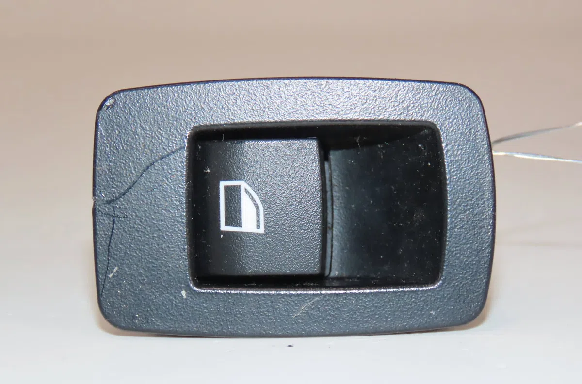 Commande leve-glace porte arrière droite Bmw 1 (F20) 114 d (2012-2015) occasion
