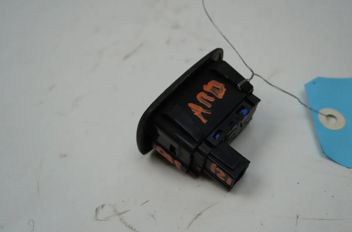 Commande leve-glace porte arrière droite Citroen C3 II (SC_) 1.4 hdi 70 (sc8hzc, sc8hr0, sc8hp4) (2009) 5 portes occasion — photo 2