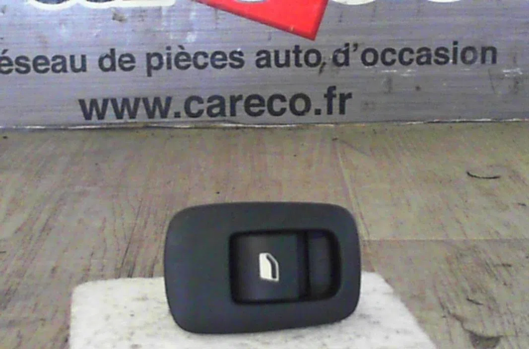 Commande leve-glace porte arrière droite CITROEN C4 PICASSO 1  C4 PICASSO 1 occasion — photo 2