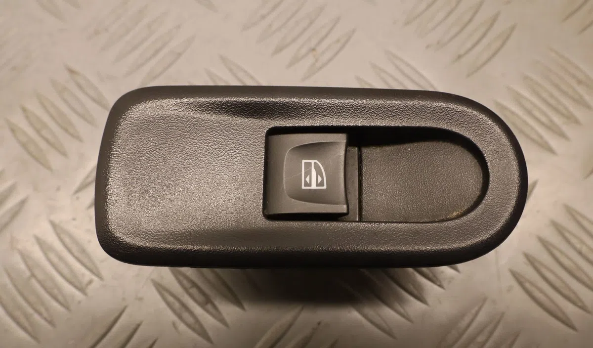 Commande leve-glace porte arrière droite Dacia DUSTER (HS_) 1.5 dci (2010-2018) occasion