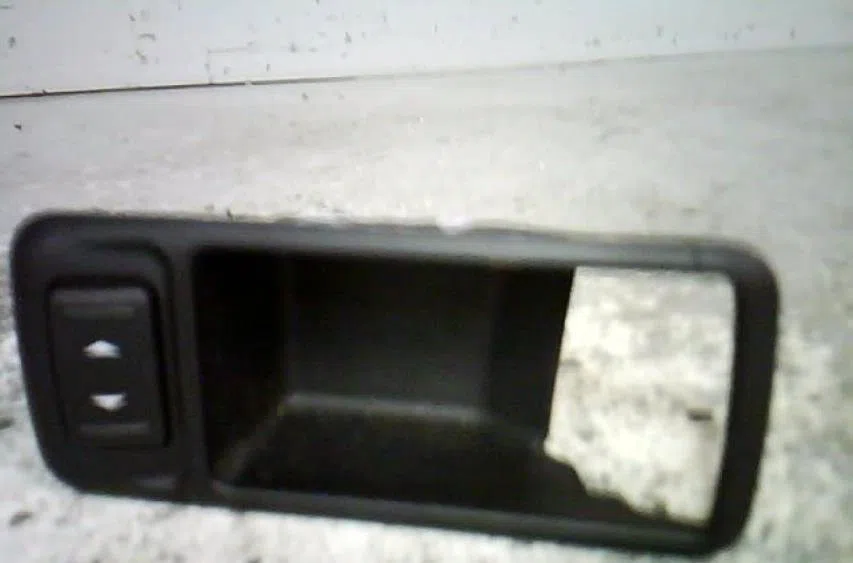 Commande leve-glace porte arrière droite Ford FOCUS C-MAX (DM2) 1.8 tdci (2005-2007) 5 portes occasion — photo 2
