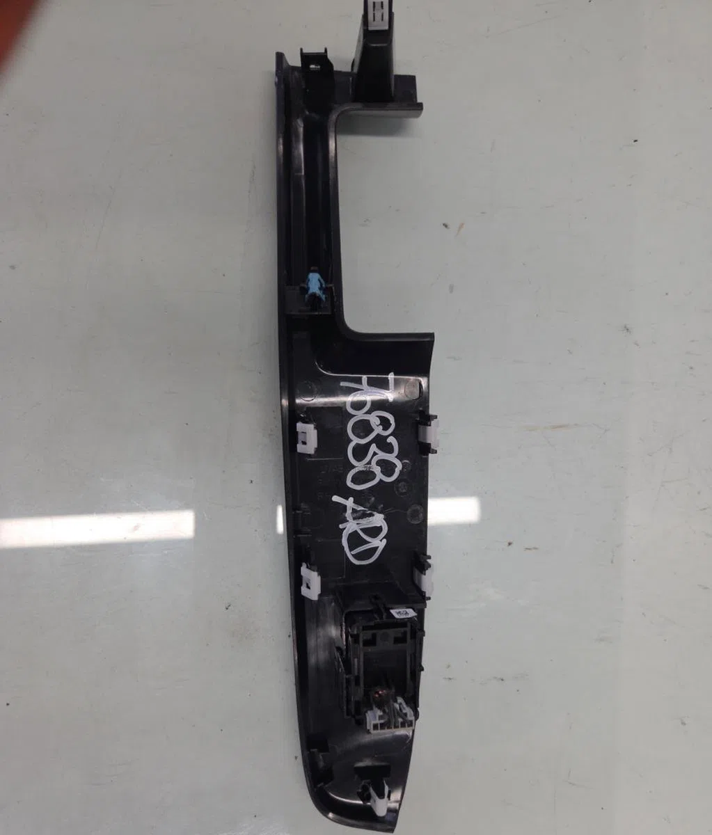 Commande leve-glace porte arrière droite FORD KUGA 3 PHASE 1 occasion — photo 4