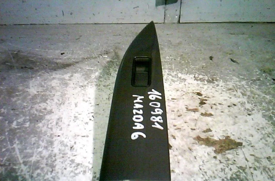 Commande leve-glace porte arrière droite Mazda 6 Hatchback (GG) 2.0 di (gg14) (2002-2007) occasion