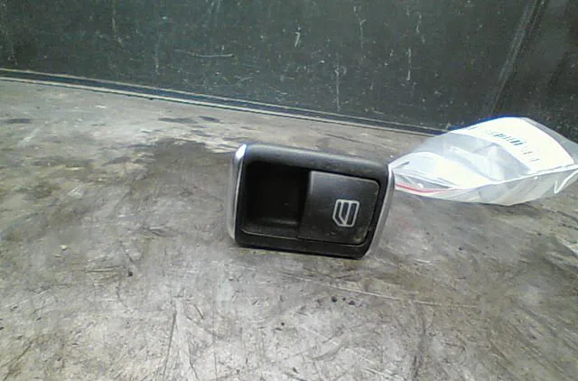 Commande leve-glace porte arrière droite Mercedes-benz CLASSE A (W176) A 200 cdi (176.001) (2012-2014) occasion — photo 4