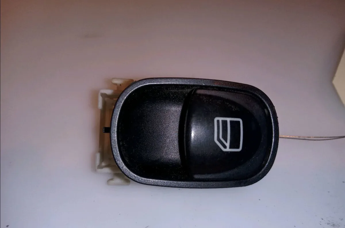 Commande leve-glace porte arrière droite Mercedes-benz CLASSE C (W203) C 220 cdi (203.006) (2000-2007) 4 portes occasion