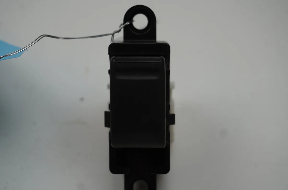 Commande leve-glace porte arrière droite Nissan ALMERA II Hatchback (N16) 1.8 (2000-2002) occasion