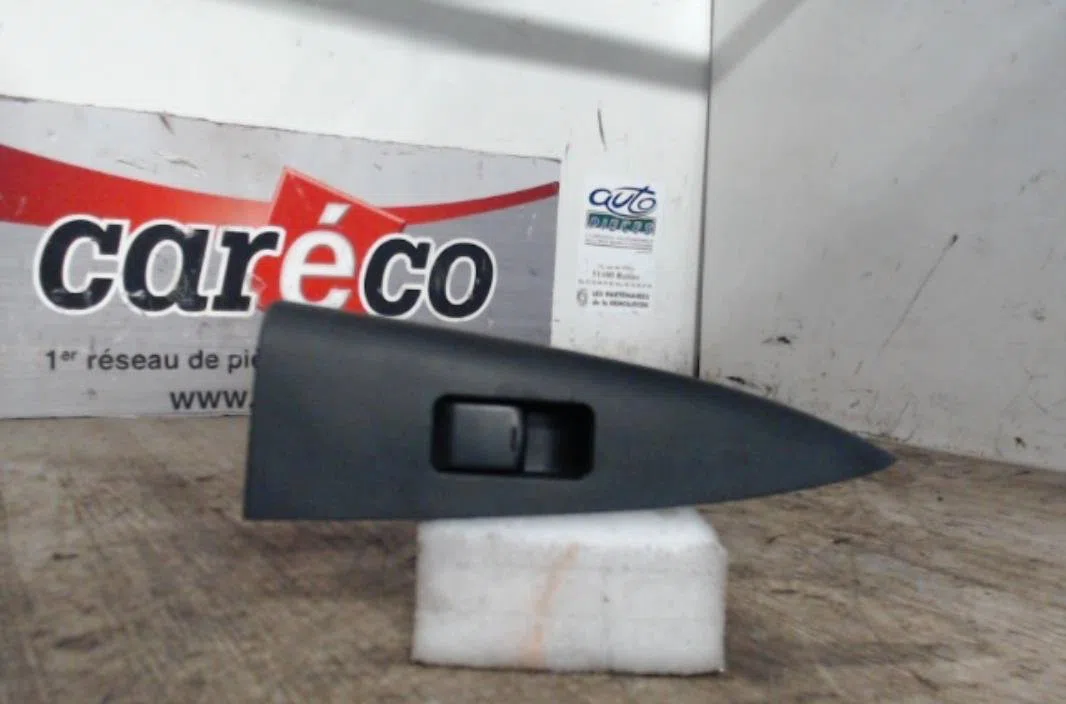 Commande leve-glace porte arrière droite NISSAN NOTE 1  NOTE 1 PHASE 1 occasion — photo 2