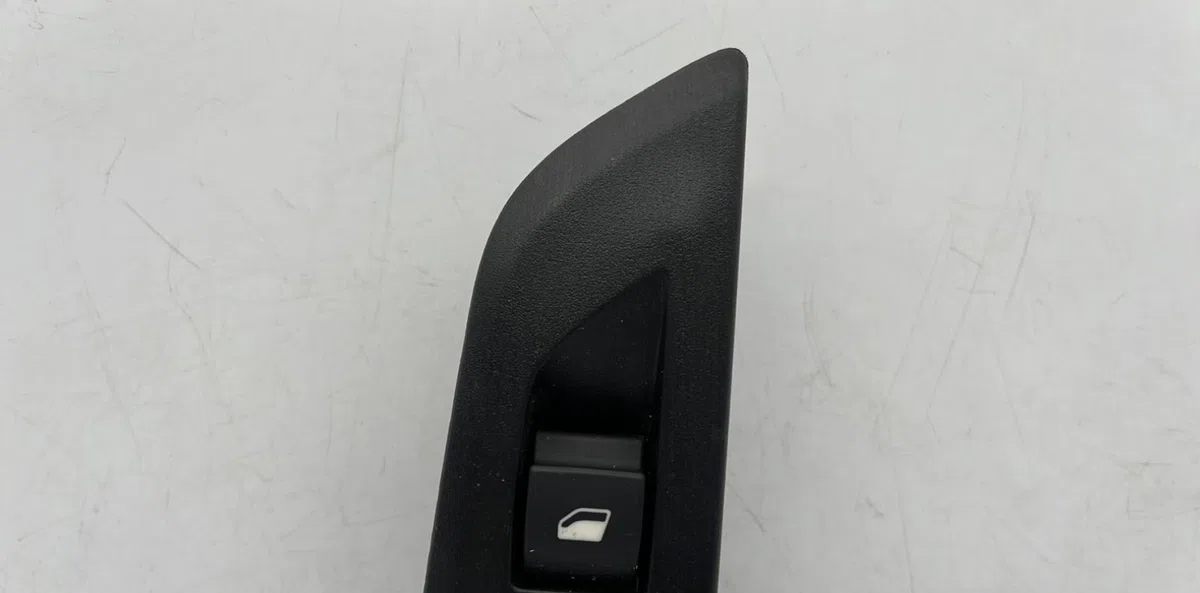 Commande leve-glace porte arrière droite PEUGEOT 208 2 occasion — photo 2