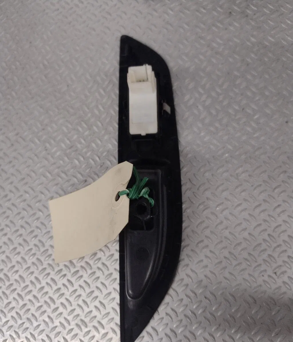Commande leve-glace porte arrière droite Peugeot 208 II (UB_, UP_, UW_, UJ_) 1.2 puretech 75 (2019) occasion — photo 2