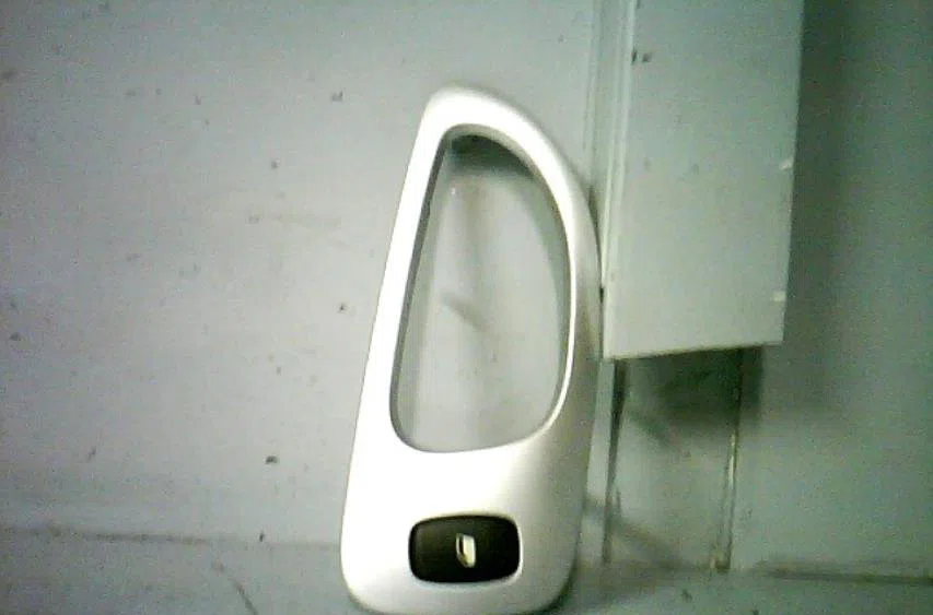Commande leve-glace porte arrière droite Peugeot 307 Break (3E) 2.0 hdi 135 (2004-2008) 5 portes occasion — photo 2