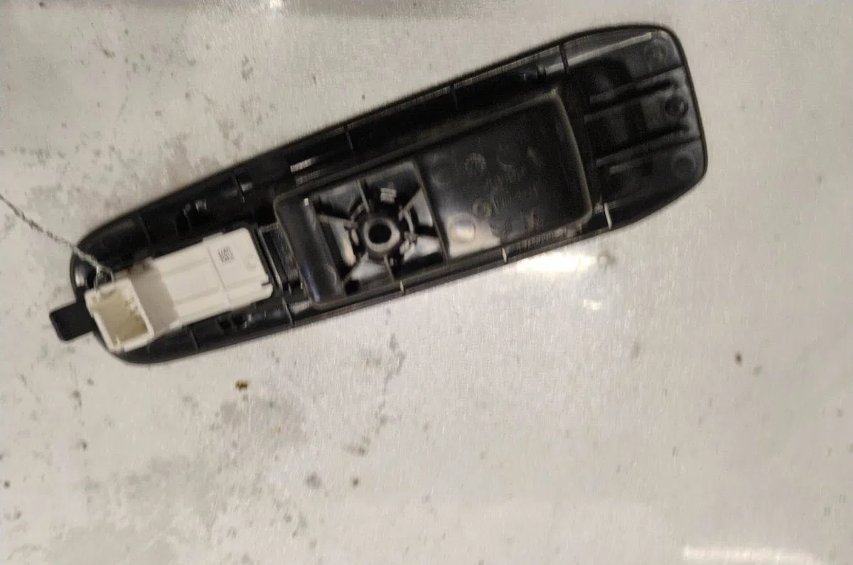 Commande leve-glace porte arrière droite PEUGEOT 308 2 PHASE 1 occasion — photo 2