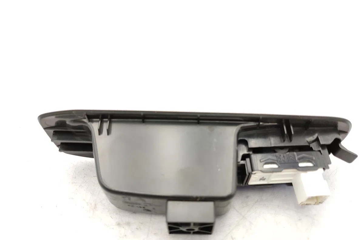 Commande leve-glace porte arrière droite PEUGEOT 308 2 PHASE 2 occasion — photo 3