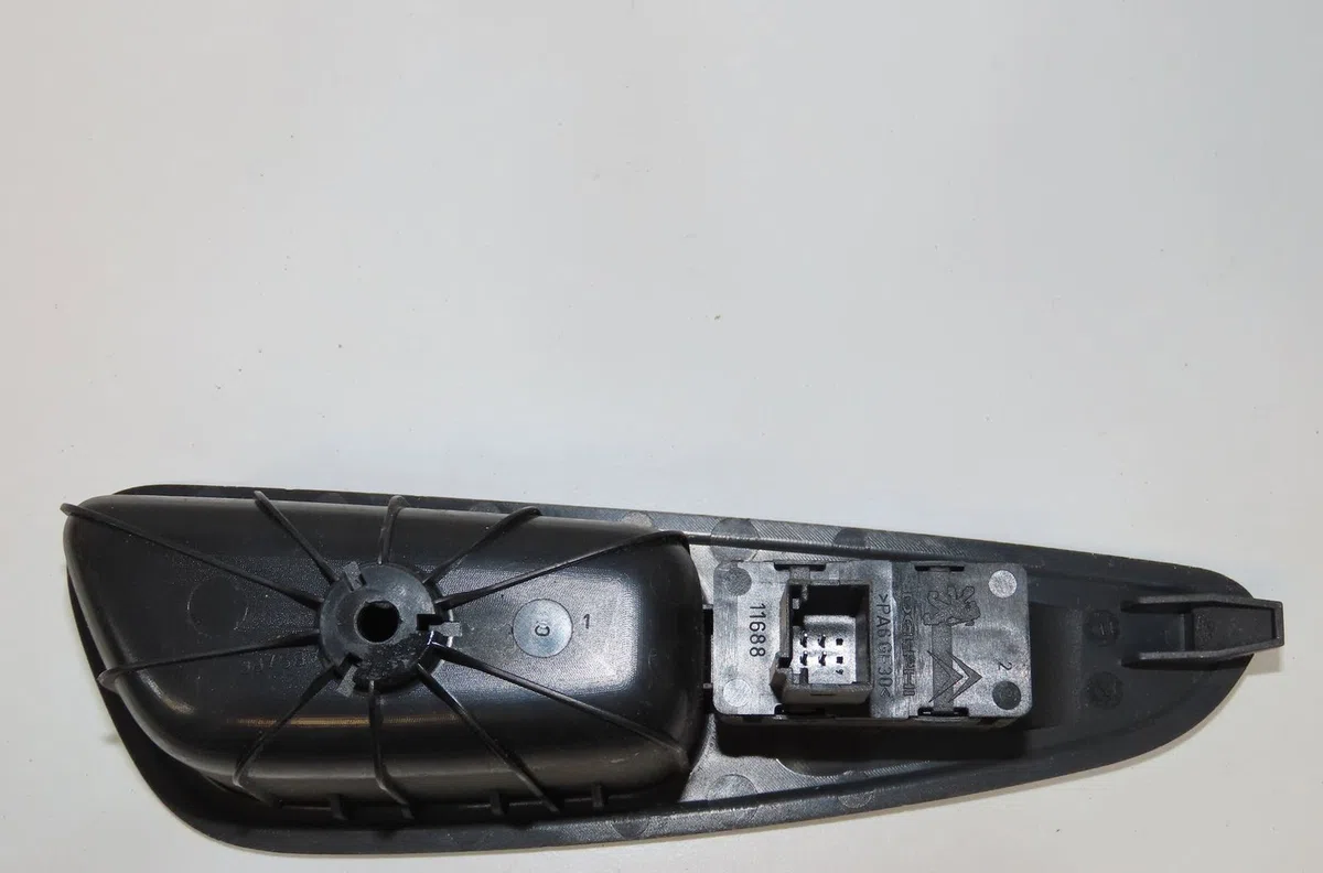 Commande leve-glace porte arrière droite Peugeot 308 I (4A_, 4C_) 1.6 hdi (2007-2014) 5 portes occasion — photo 2