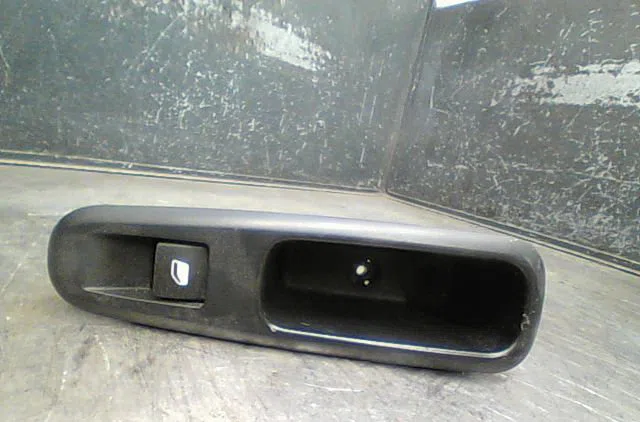 Commande leve-glace porte arrière droite Peugeot 5008 (0U_, 0E_) 1.6 hdi (2010-2017) 5 portes occasion — photo 3