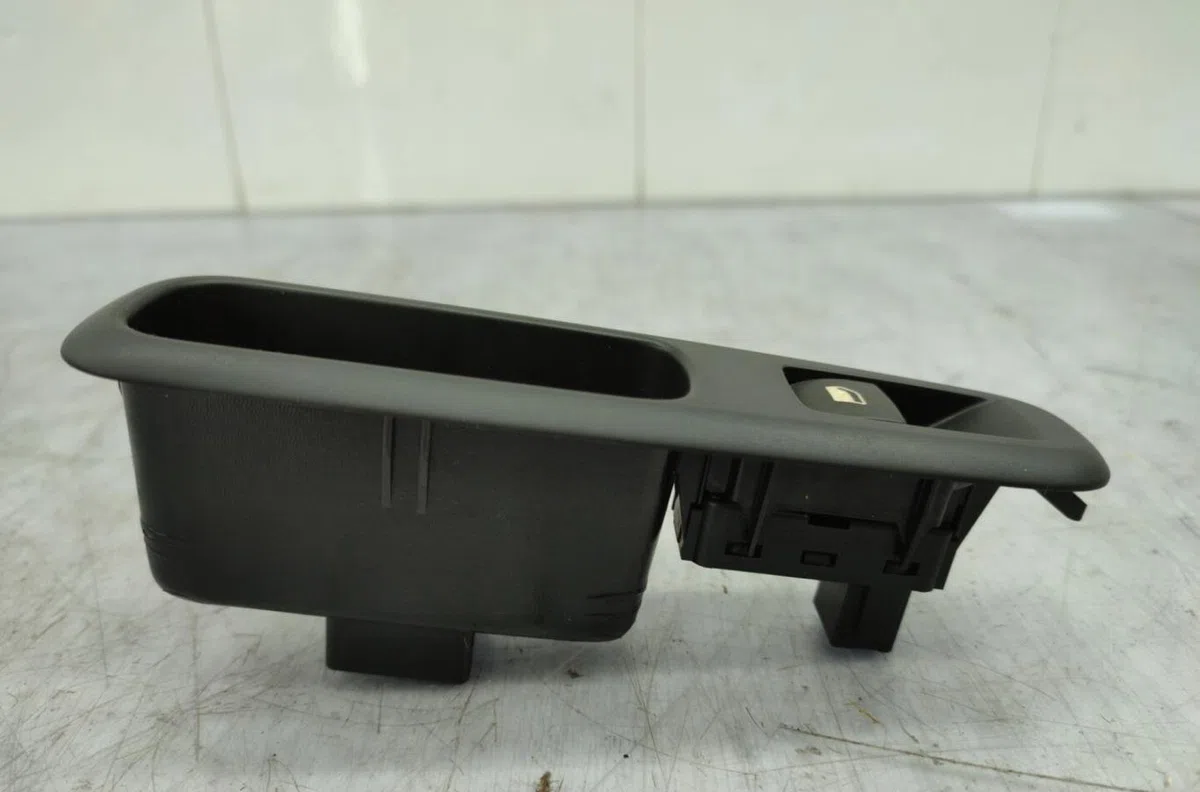 Commande leve-glace porte arrière droite PEUGEOT 5008 1 PHASE 1 occasion — photo 3