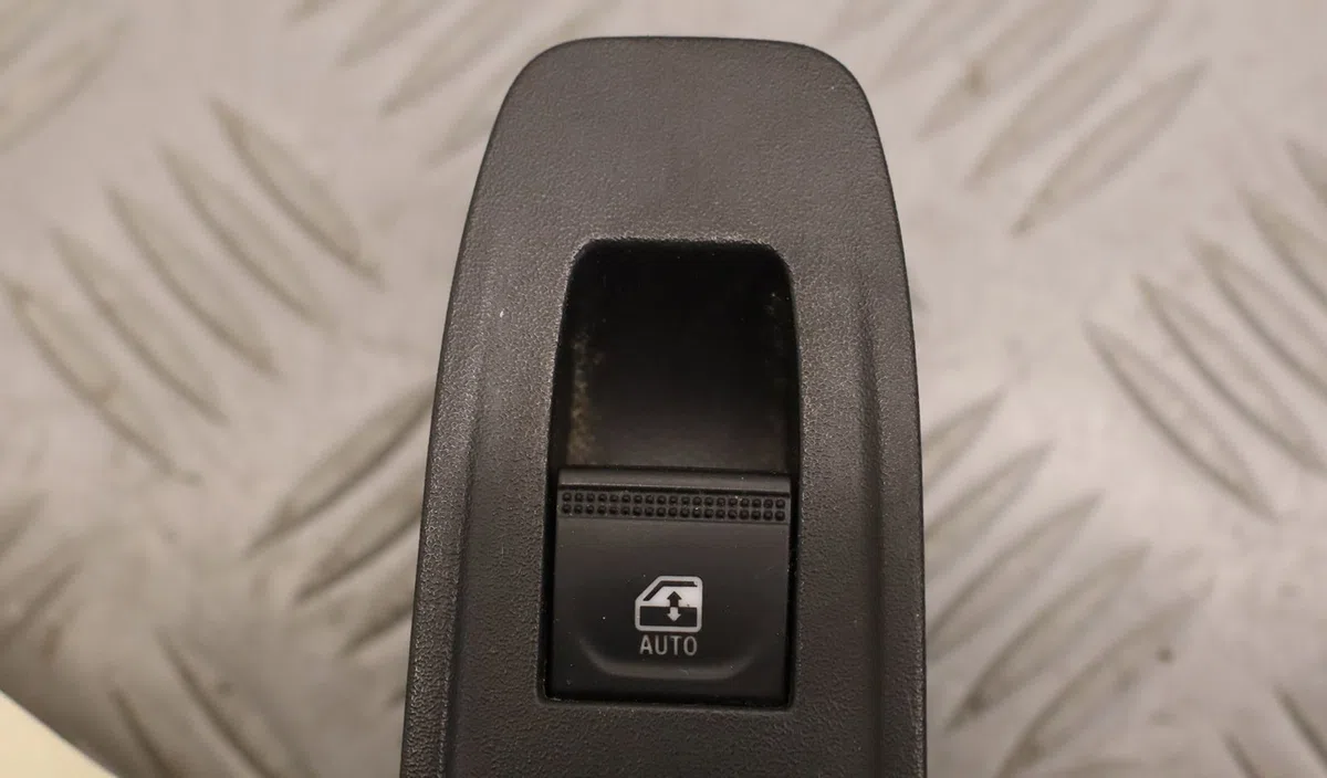 Commande leve-glace porte arrière droite Renault CAPTUR II (HF_) Tce 100 (hfmt) (2020) occasion — photo 2