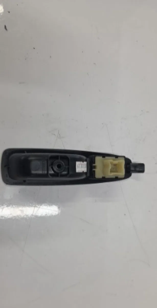 Commande leve-glace porte arrière droite RENAULT CLIO 4 PHASE 1 occasion — photo 2