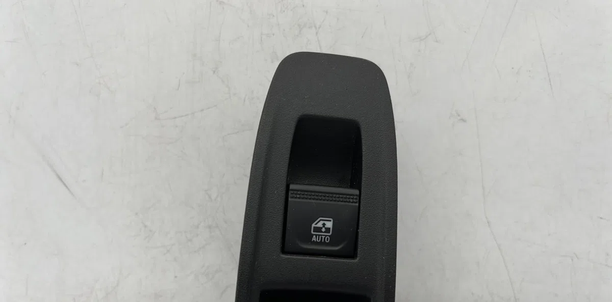 Commande leve-glace porte arrière droite RENAULT CLIO 5 PHASE 1 occasion — photo 3