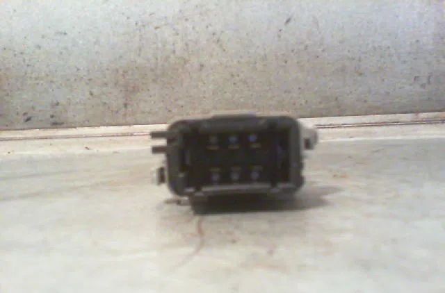 Commande leve-glace porte arrière droite RENAULT CLIO III Phase 1 09-2005--03-2009 occasion — photo 2