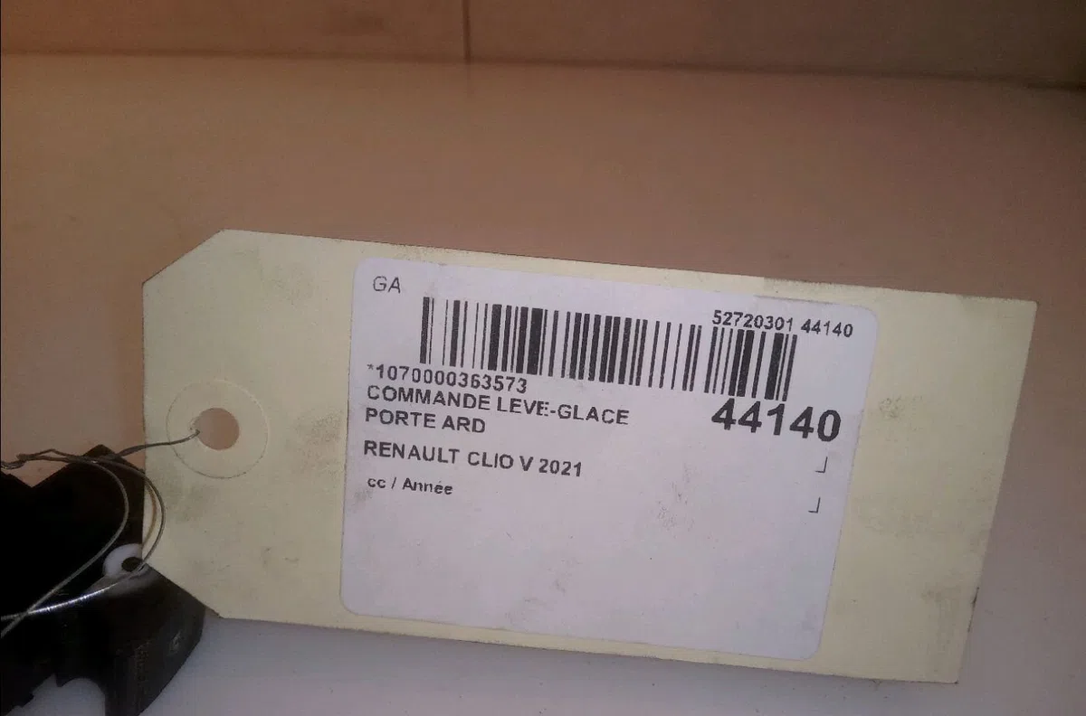 Commande leve-glace porte arrière droite Renault CLIO V (B7_) Tce 90 (b7mt) (2020) occasion — photo 4