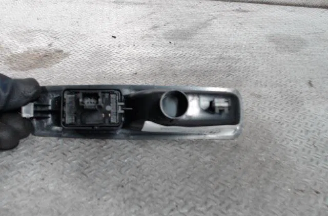 Commande leve-glace porte arrière droite RENAULT GRAND SCENIC 3  GRAND SCENIC 3 PHASE 1 occasion — photo 2