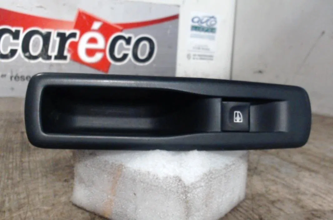 Commande leve-glace porte arrière droite RENAULT MEGANE 3 PHASE 1 occasion
