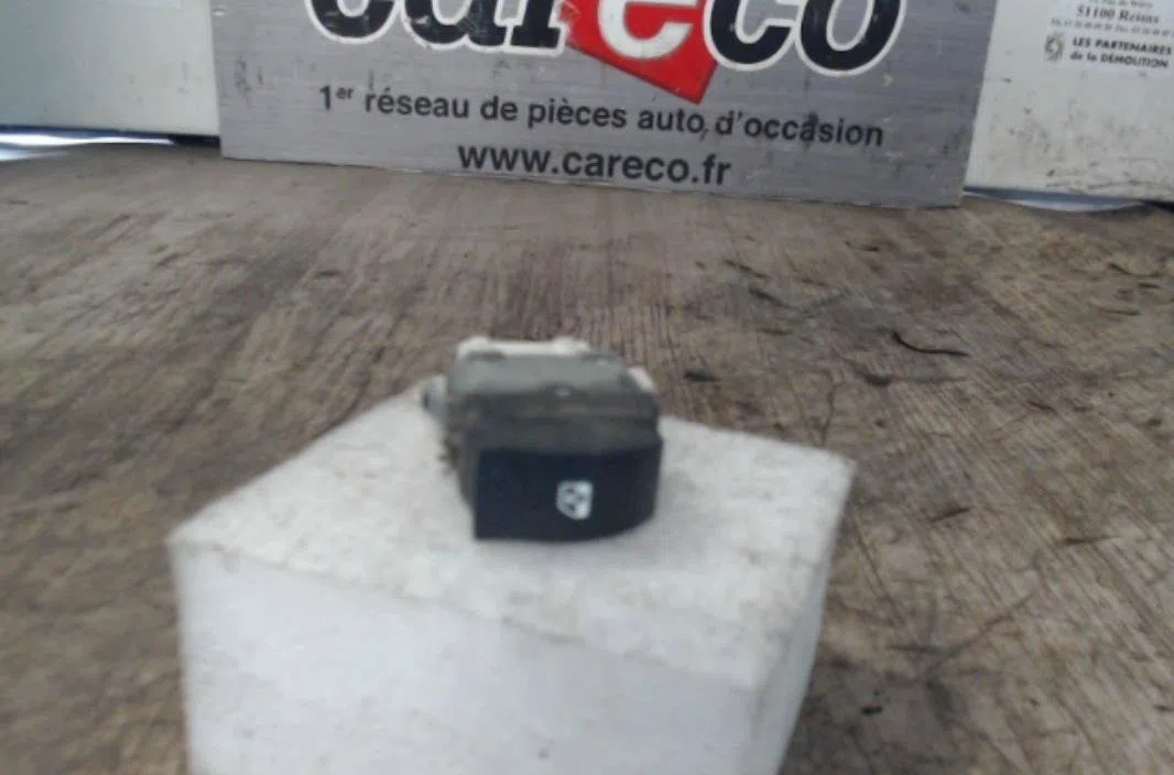 Commande leve-glace porte arrière droite RENAULT SCENIC 2  SCENIC 2 PHASE 1 occasion — photo 2