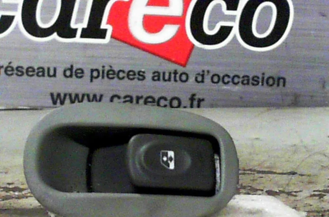 Commande leve-glace porte arrière droite Renault SCÉNIC I Monospace (JA0-1_, FA0_) 1.9 dci (ja05, ja1f) (1999-2003) 5 portes occasion — photo 2