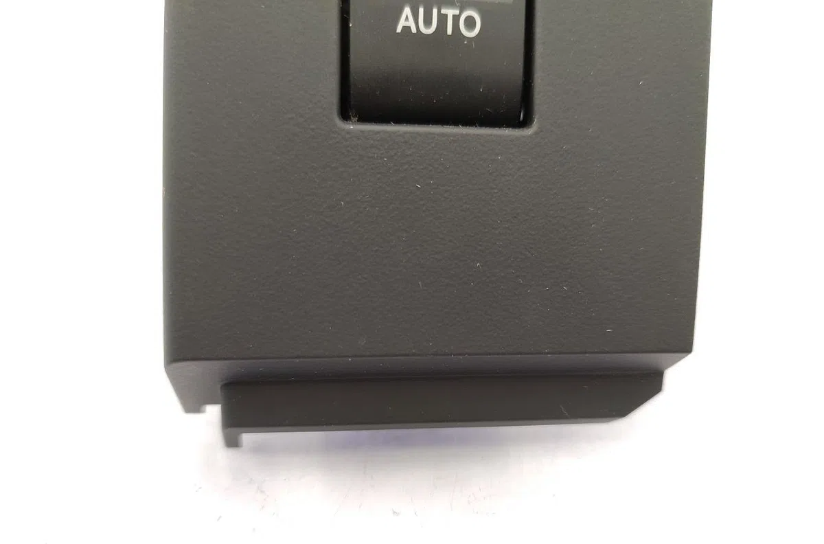 Commande leve-glace porte arrière droite TOYOTA AURIS 2 PHASE 2 occasion — photo 2