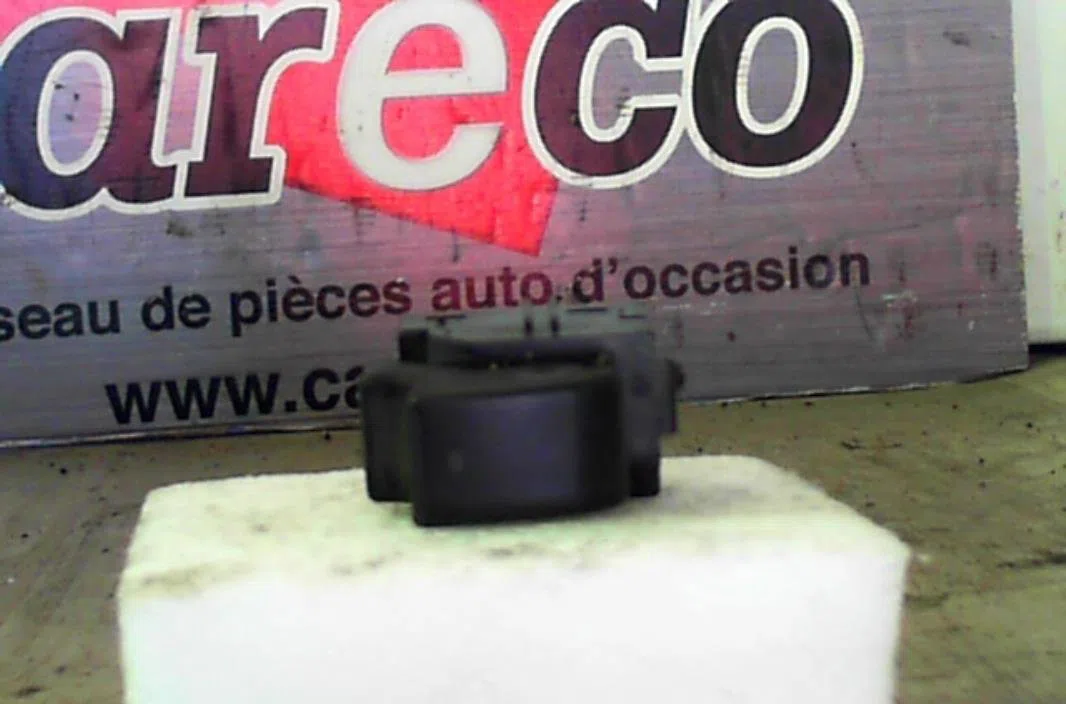 Commande leve-glace porte arrière droite Toyota COROLLA Verso (ZER_, ZZE12_, R1_) 2.0 d-4d (cur10_) (2004-2009) occasion — photo 2