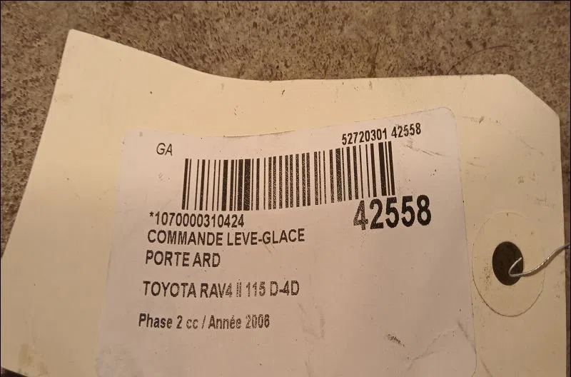 Commande leve-glace porte arrière droite Toyota RAV 4 II (_A2_) 2.0 d 4wd (cla20_, cla21_) (2001-2005) occasion — photo 3