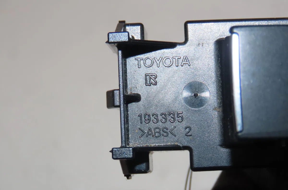 Commande leve-glace porte arrière droite Toyota RAV 4 V (_A5_, _H5_) 2.5 hybrid (axah52) (2018) 5 portes occasion — photo 2