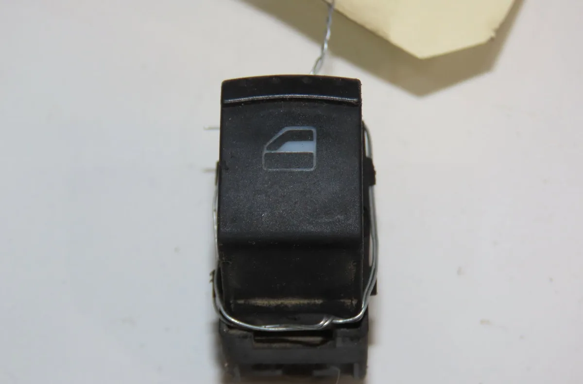Commande leve-glace porte arrière droite Volkswagen SHARAN (7M8, 7M9, 7M6) 1.9 tdi (1996-2000) occasion
