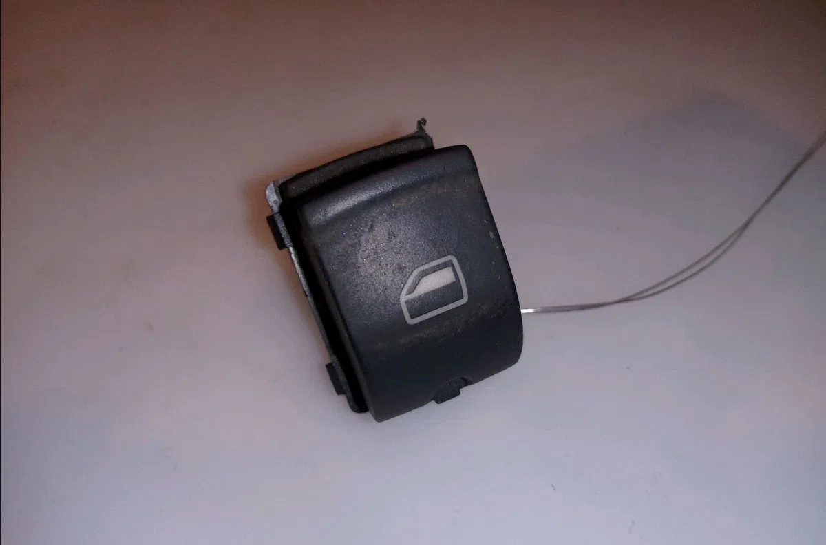 Commande leve-glace porte arrière gauche Audi A3 Sportback (8PA) 2.0 tdi 16v (2004-2013) 5 portes occasion — photo 4