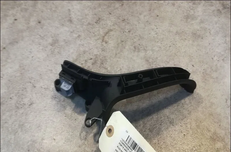 Commande leve-glace porte arrière gauche Audi A4 B7 Avant (8ED) 2.0 tdi 16v (2004-2008) occasion — photo 2