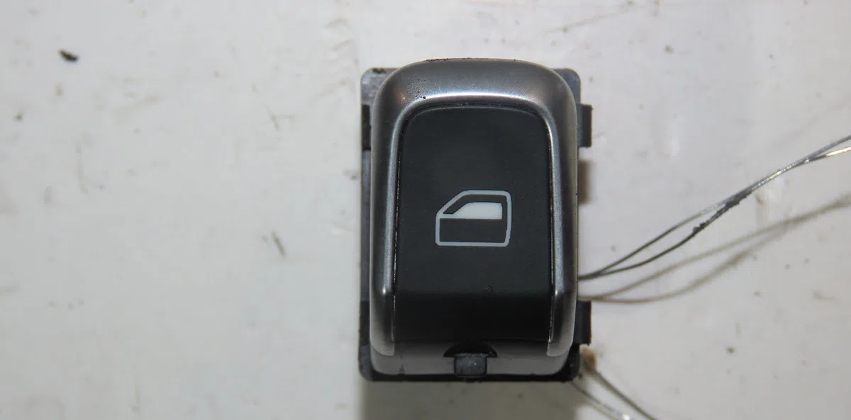 Commande leve-glace porte arrière gauche Audi Q3 (8UB, 8UG) 2.0 tdi (2011-2018) occasion — photo 4