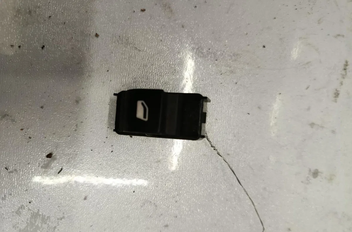Commande leve-glace porte arrière gauche CITROEN C3 AIRCROSS 1 PHASE 1 occasion — photo 3