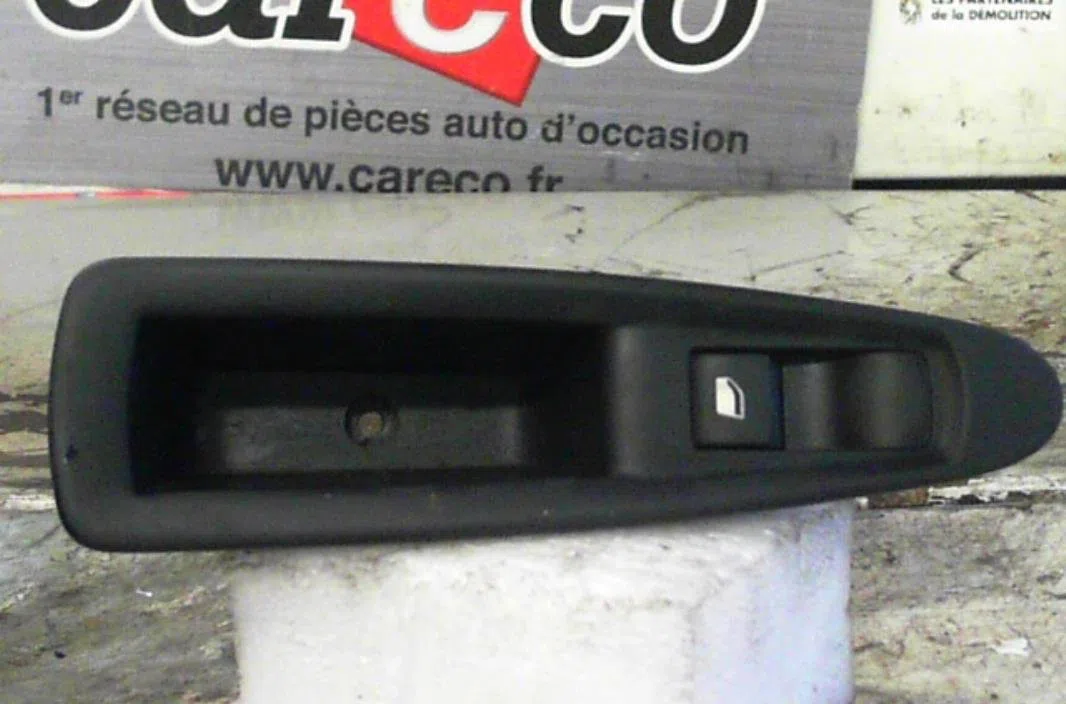 Commande leve-glace porte arrière gauche CITROEN C4 1  C4 1 PHASE 1 occasion — photo 2