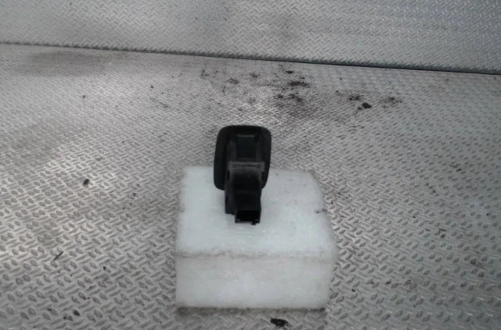 Commande leve-glace porte arrière gauche CITROEN C4 PICASSO 1 C4 PICASSO 1 occasion