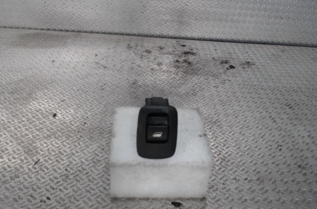 Commande leve-glace porte arrière gauche CITROEN C4 PICASSO 1  C4 PICASSO 1 occasion — photo 2