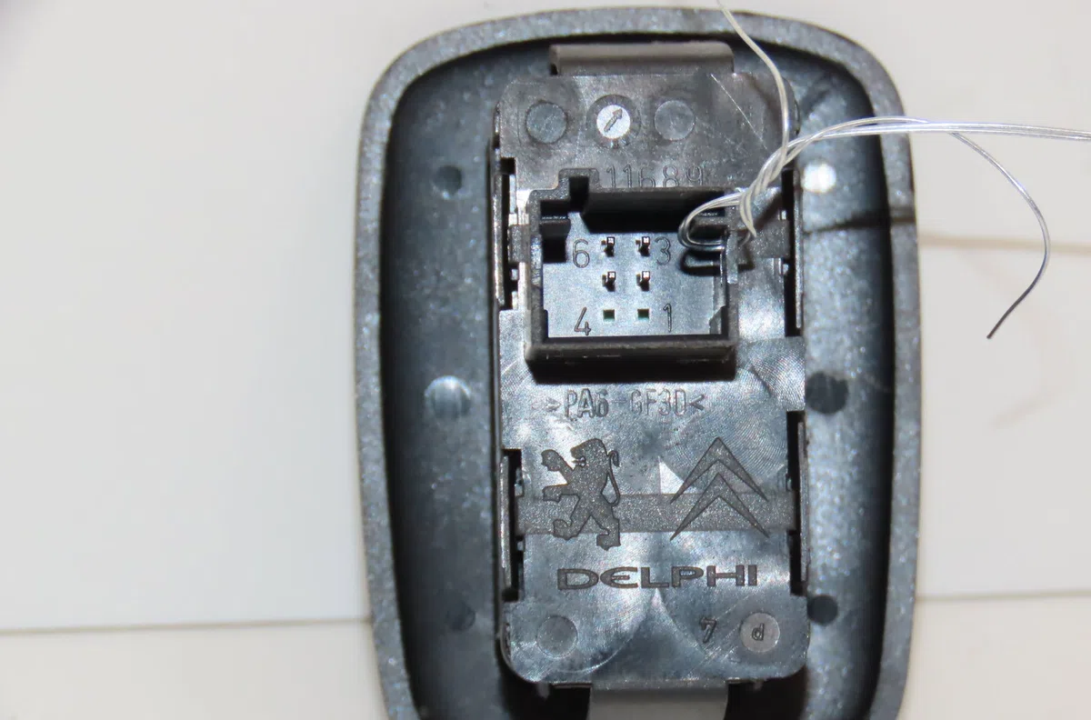 Commande leve-glace porte arrière gauche Citroen C5 III Break (RW_) 2.0 hdi 180 (2015) occasion — photo 2