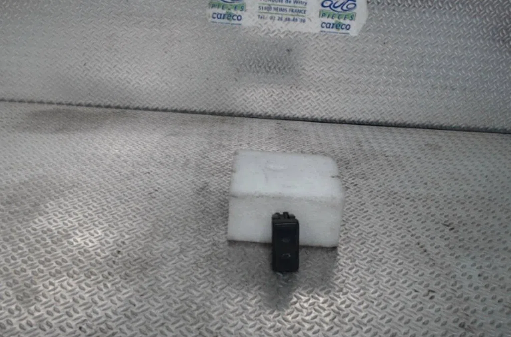 Commande leve-glace porte arrière gauche CITROEN ZX PHASE 2 occasion — photo 2