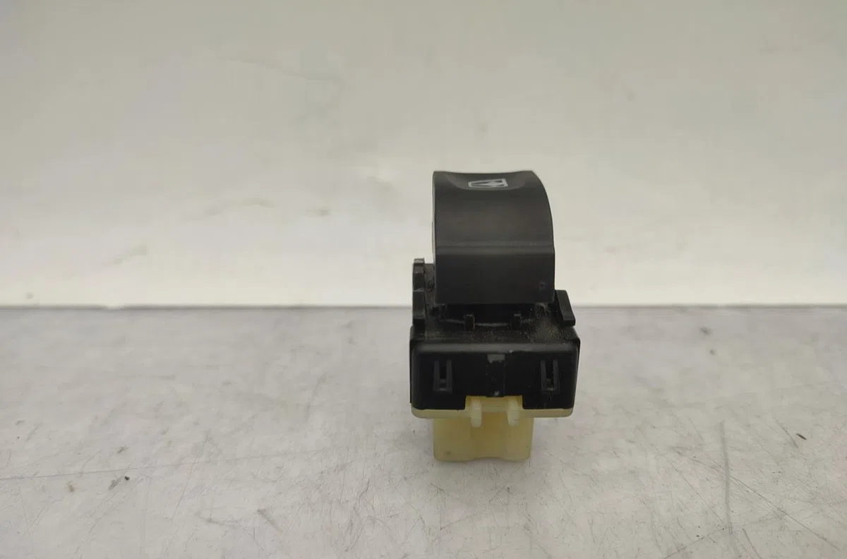 Commande leve-glace porte arrière gauche DACIA DUSTER 1 PHASE 2 occasion