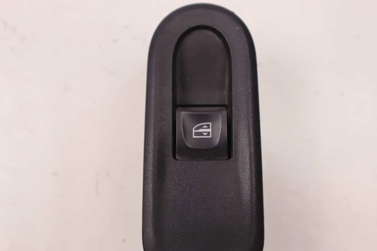 Commande leve-glace porte arrière gauche Dacia DUSTER (HS_) 1.5 dci 4x4 (2013-2018) 5 portes occasion