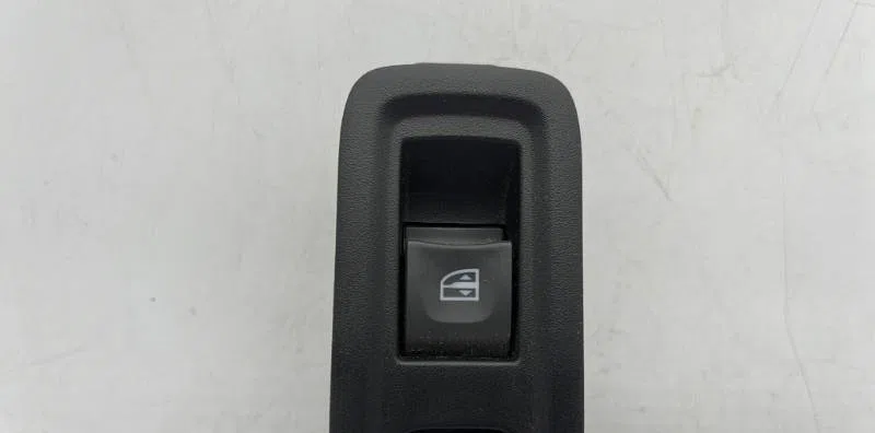 Commande leve-glace porte arrière gauche DACIA SANDERO 3 occasion — photo 2